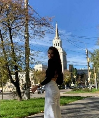 У меня есть все, чтобы ты чувствовал себя особенным: страсть, нежность, опыт и мастерство. Я знаю, как доставить тебе удовольствие и оставить незабываемые воспоминания. Мои услуги - это настоящий порыв страсти и наслаждения. Со мной ты сможешь испытать море удовольствия и расслабиться после долгого рабочего дня или просто провести приятное время в моей компании. У меня есть фото, которые помогут тебе визуализировать наше знакомство. Доверься моим нежным рукам и узнай, что такое настоящее наслаждение. Жду тебя в Москве! 💋 Софья