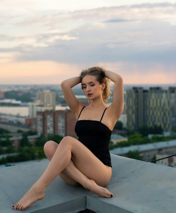 У меня есть все, чтобы удовлетворить самые смелые фантазии. Услуги, которые я предлагаю, полностью соответствуют твоим ожиданиям. Сочетание моего естественного очарования и моей внимательности делает наше свидание незабываемым. Я обладаю незаурядными навыками и гарантирую тебе максимальное удовольствие. Живу в Москве, в самом сердце столицы, и жду нашей встречи в уютной атмосфере моей квартиры. Приходи, и я покажу тебе, что настоящая страсть может быть невероятно красивой и умелой. 😘🌹
#Москва #Москвы #вМоскве #проститутка #опытная #нежная #удовольствие #страсть #встреча Людмила